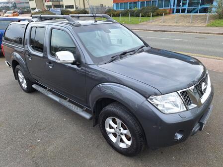 NISSAN NAVARA 2.5 dCi Tekna 