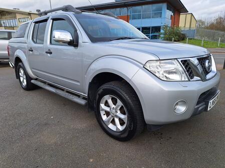 NISSAN NAVARA 2.5 dCi Tekna 