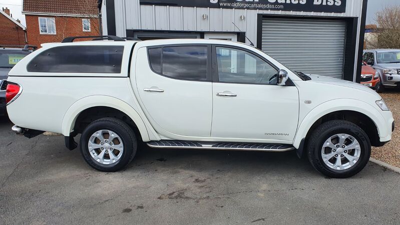 MITSUBISHI L200