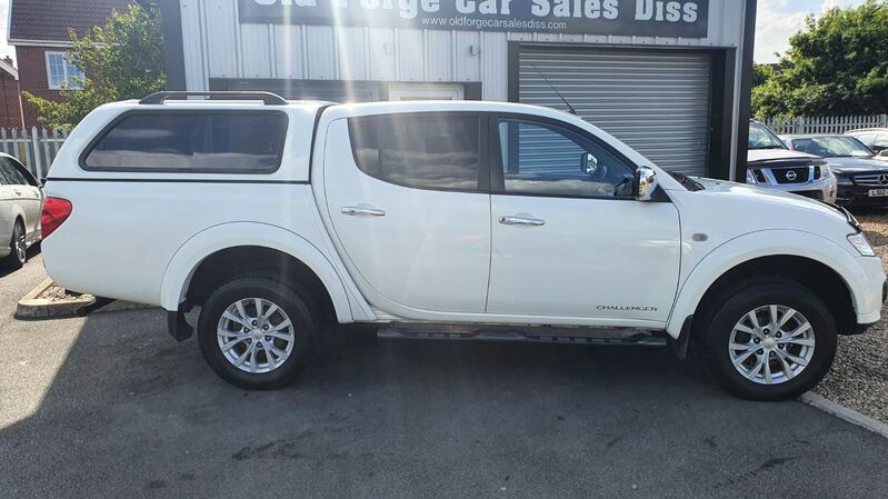 MITSUBISHI L200