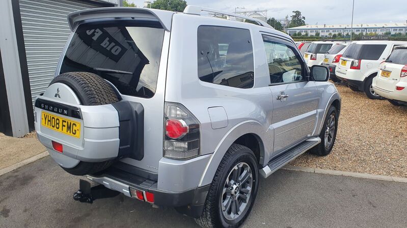 MITSUBISHI SHOGUN