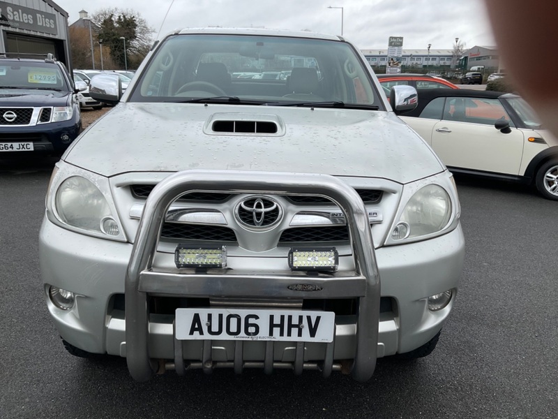 TOYOTA HILUX