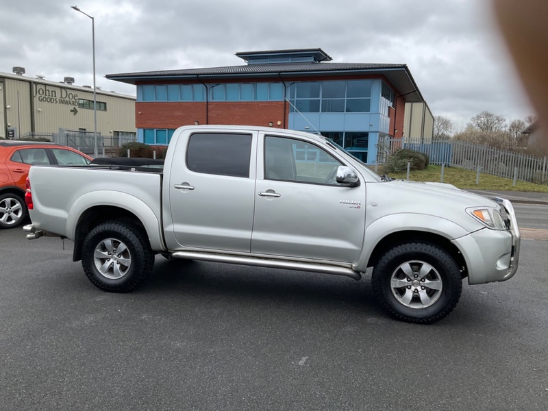 TOYOTA HILUX