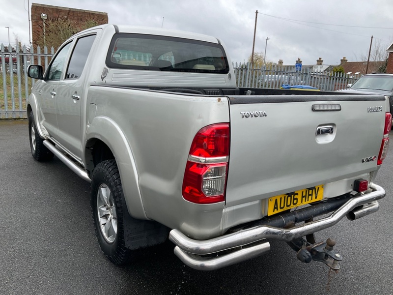 TOYOTA HILUX