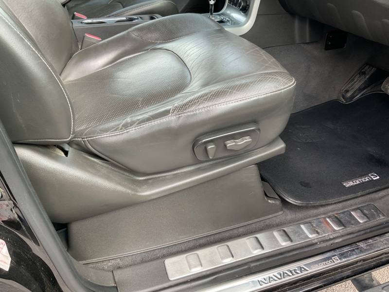 NISSAN NAVARA