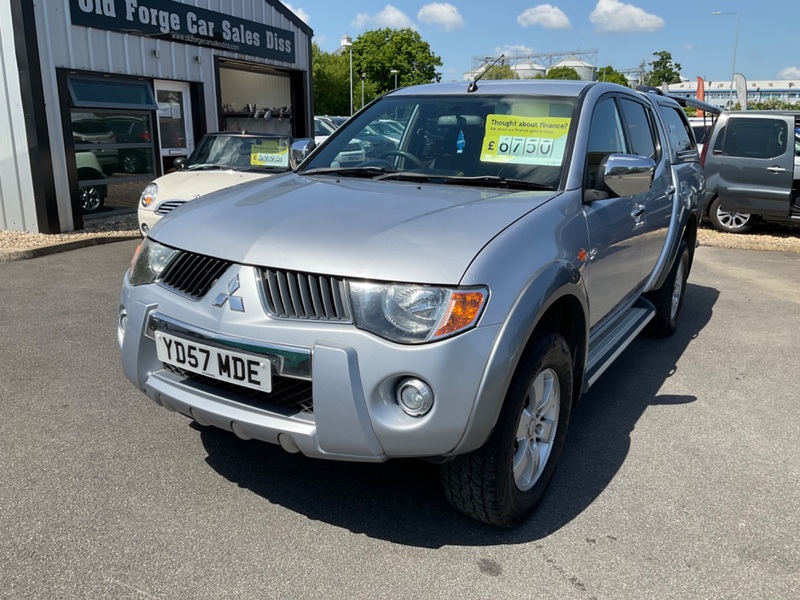 MITSUBISHI L200