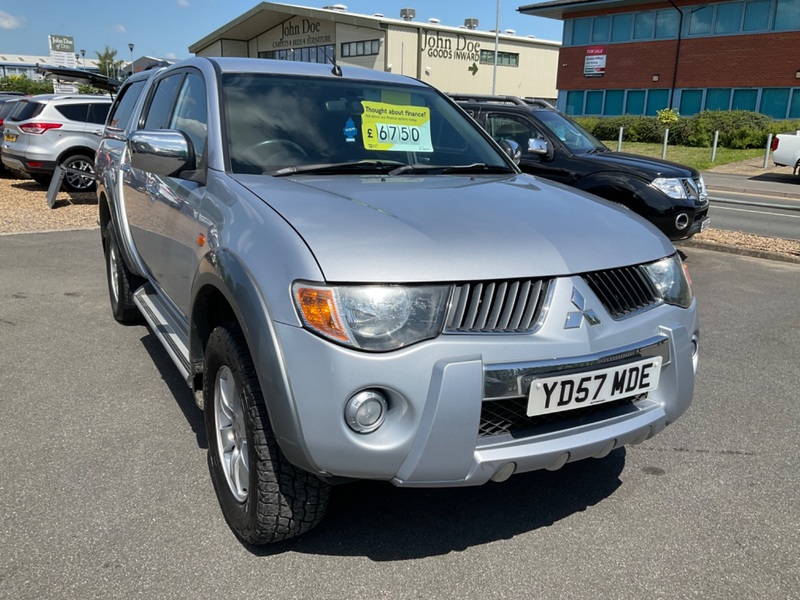 MITSUBISHI L200