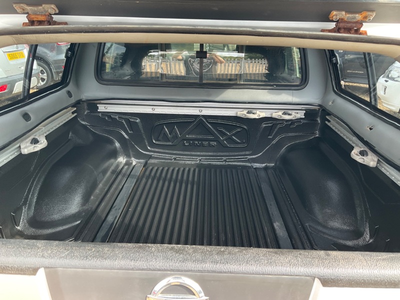 NISSAN NAVARA